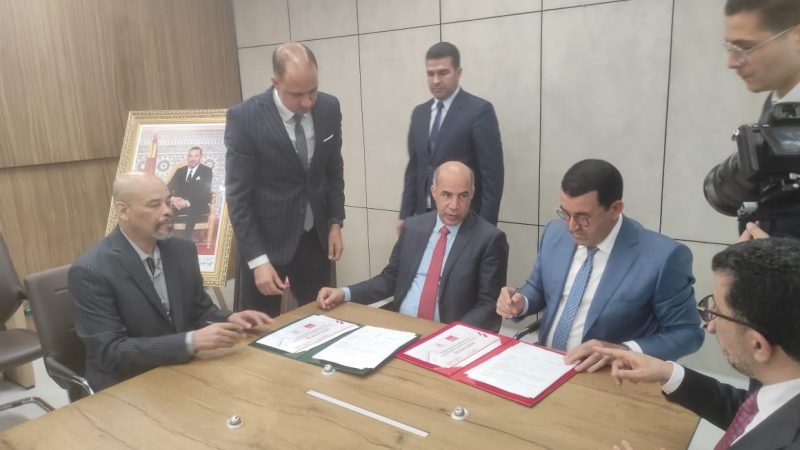 هشام صابري كاتب الدولة المكلف بالشغل لدى وزارة الإدماج الاقتصادي والمقاولة الصغرى والتشغيل والكفاءات، على مراسيم توقيع تسع اتفاقيات شغل جماعية