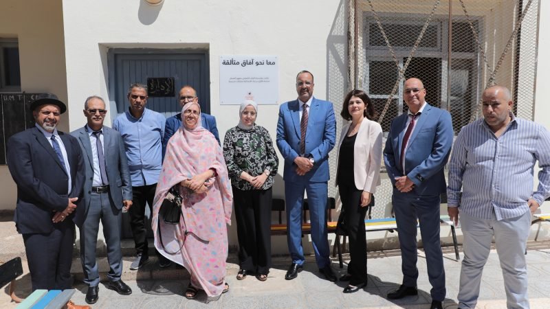 تجهيز مدرسة طارق بن زياد  باثنتي عشرة خزانة للكتب